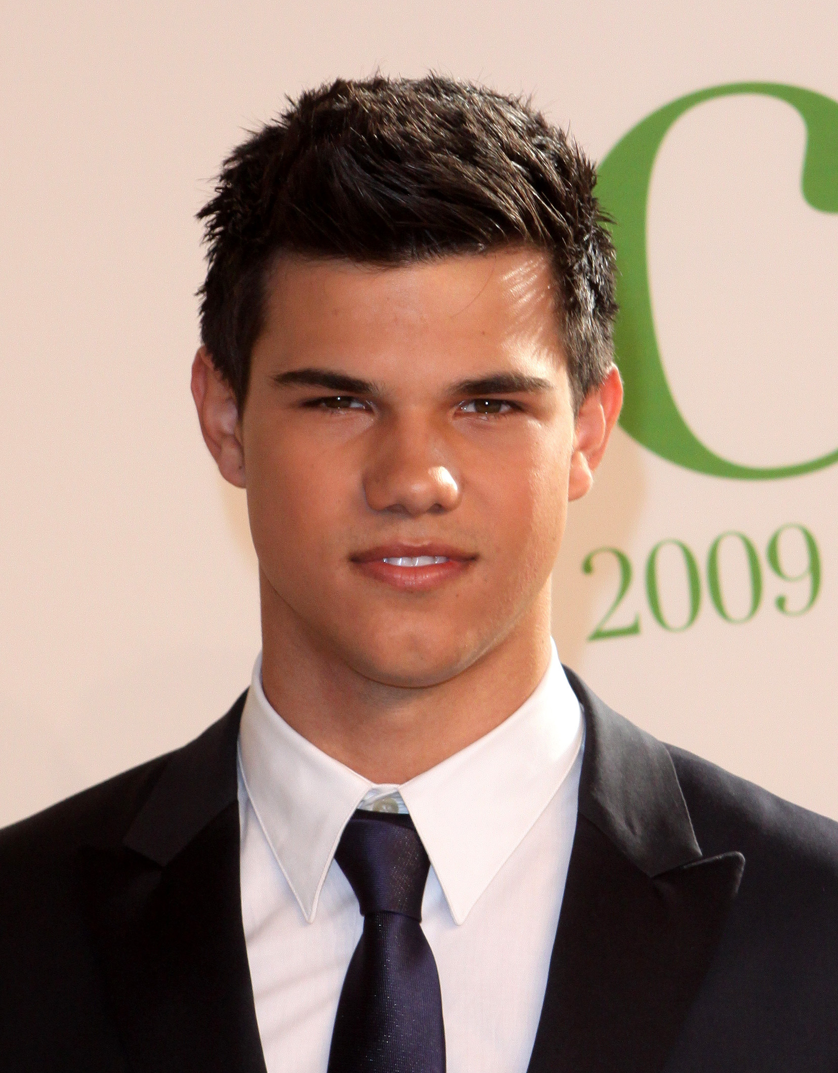 jacob-black-twilight-guys-6725695-1656-2120